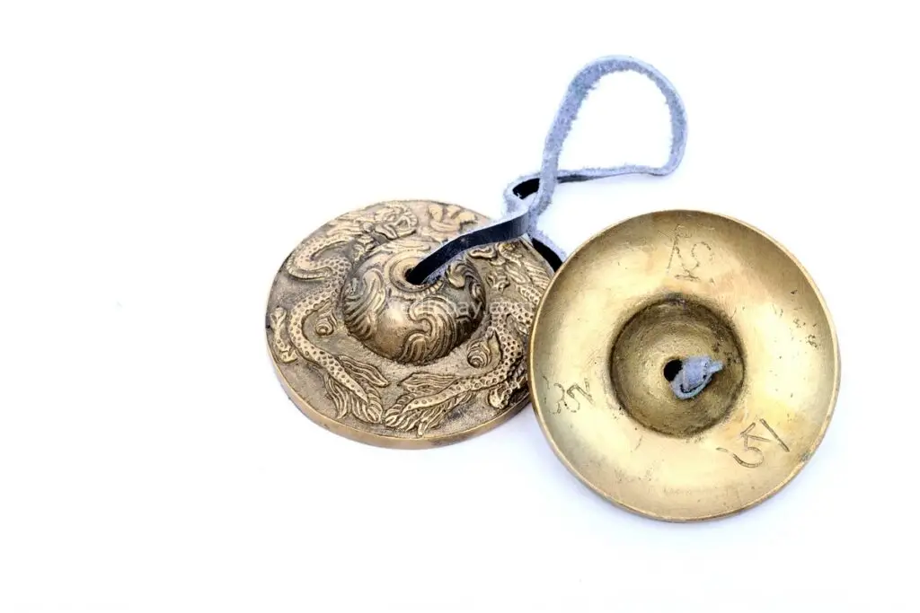 Dragon Embossed Tingsha Cymbals – handcrafted from a traditional 7-metal alloy with detailed dragon engravings, producing a clear, high-pitched tone ideal for meditation, energy clearing, and spiritual rituals.